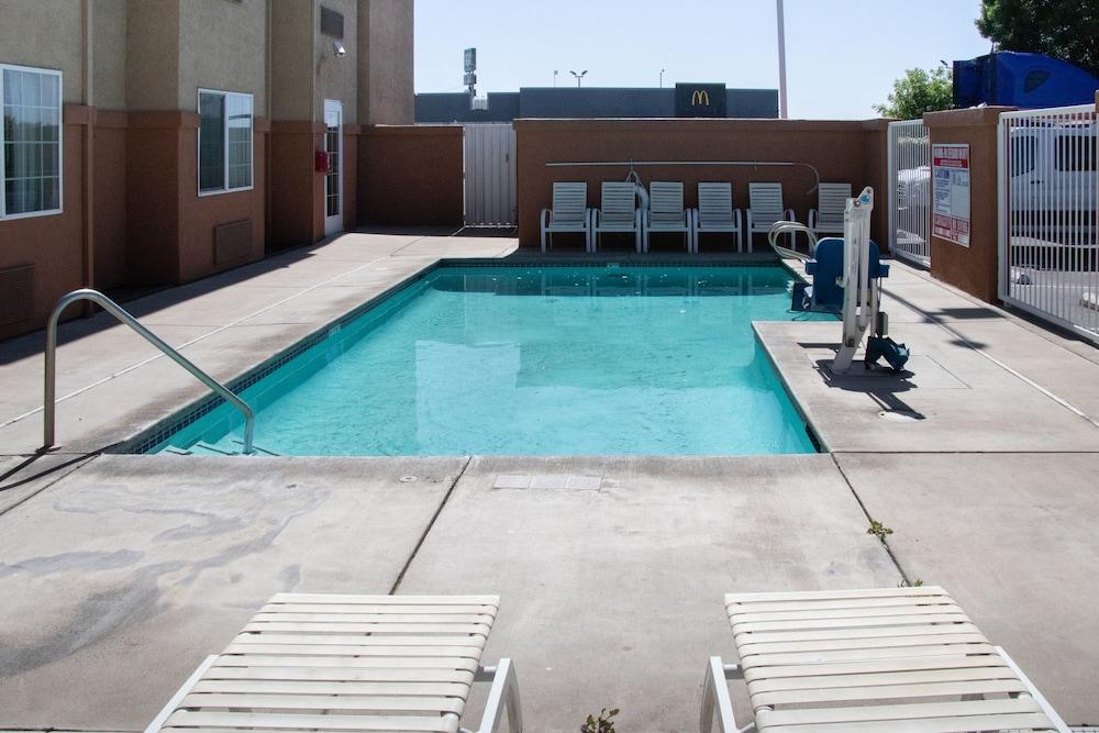 Microtel Inn & Suites Lodi Exterior photo