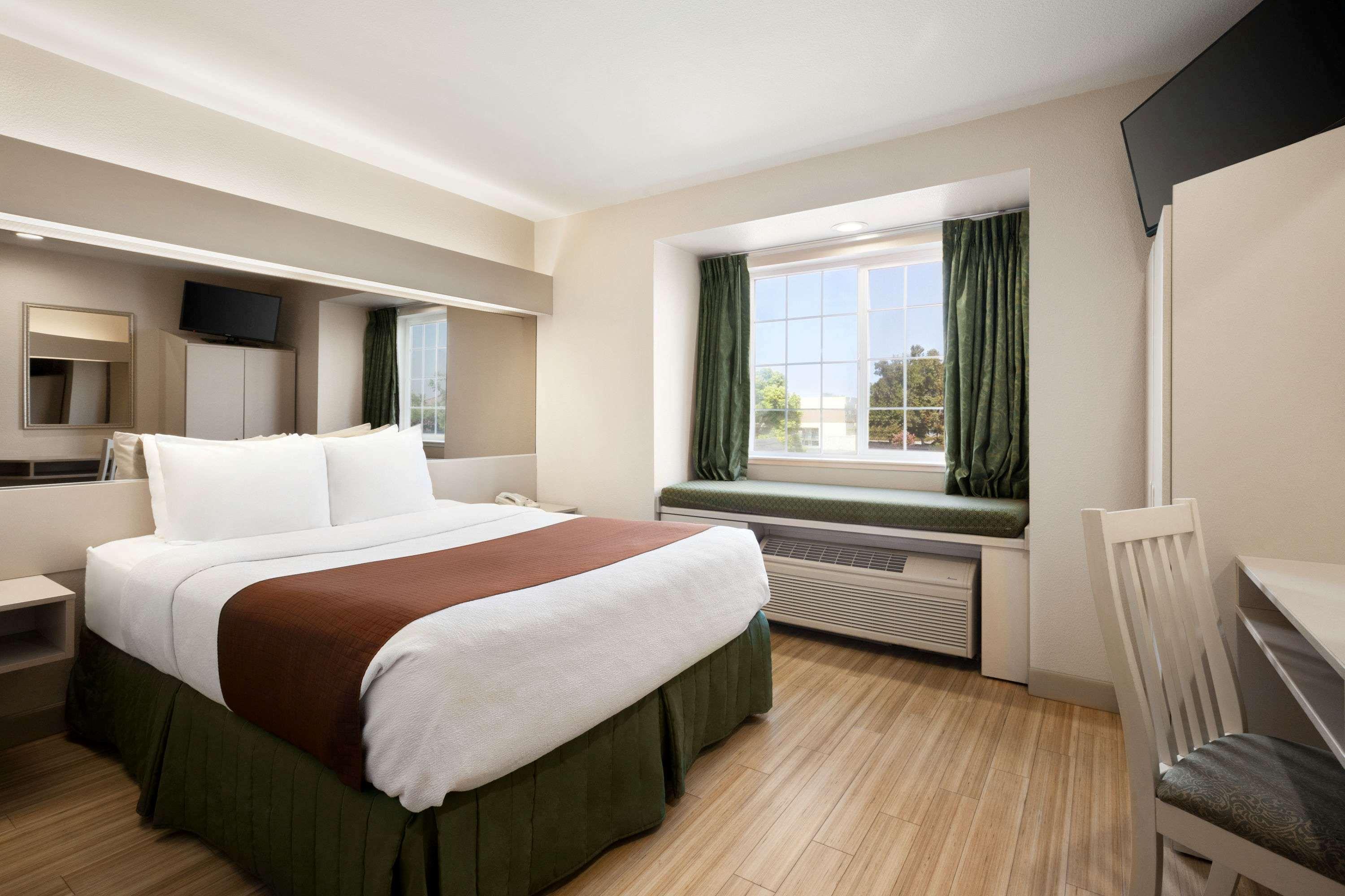 Microtel Inn & Suites Lodi Exterior photo