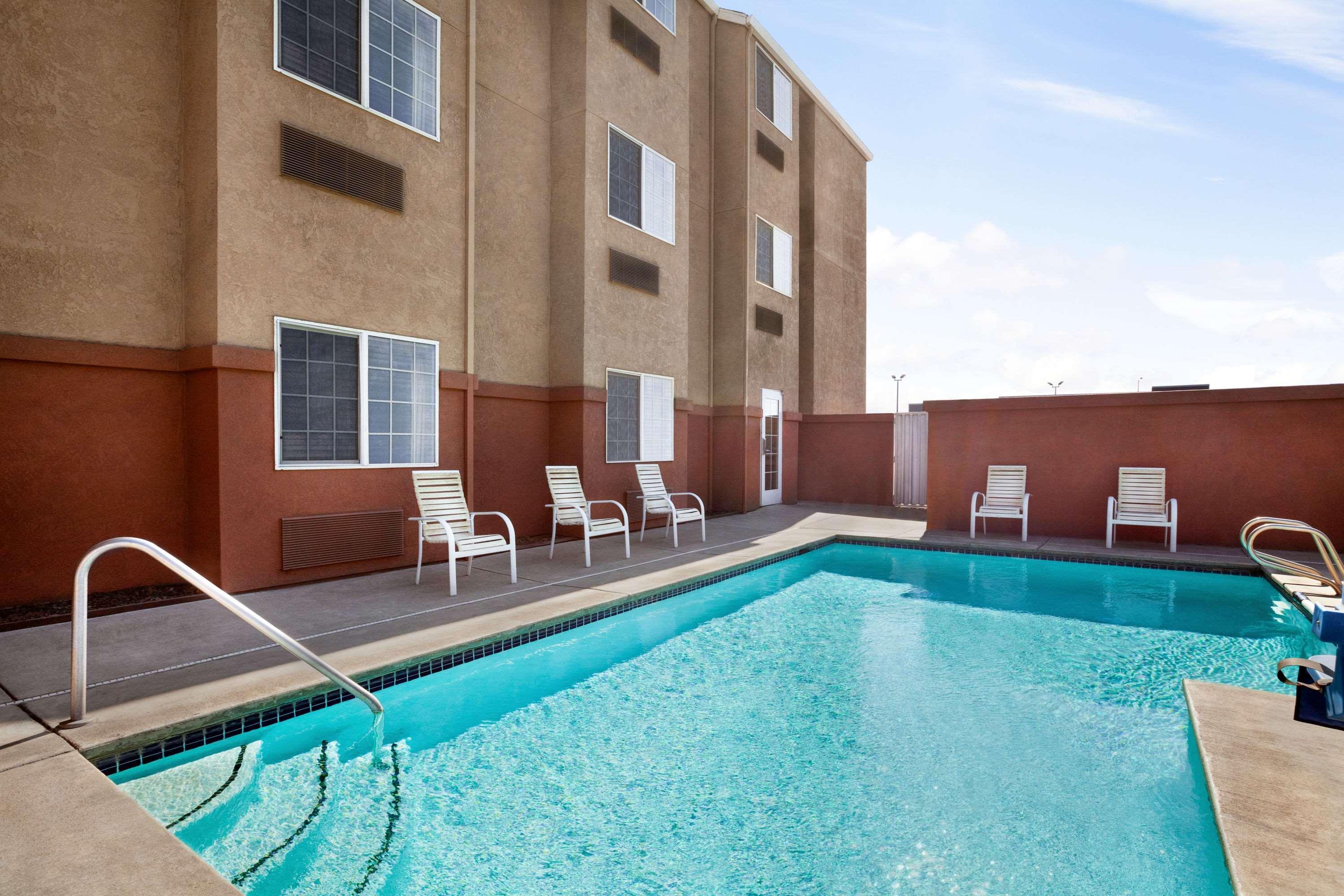 Microtel Inn & Suites Lodi Exterior photo